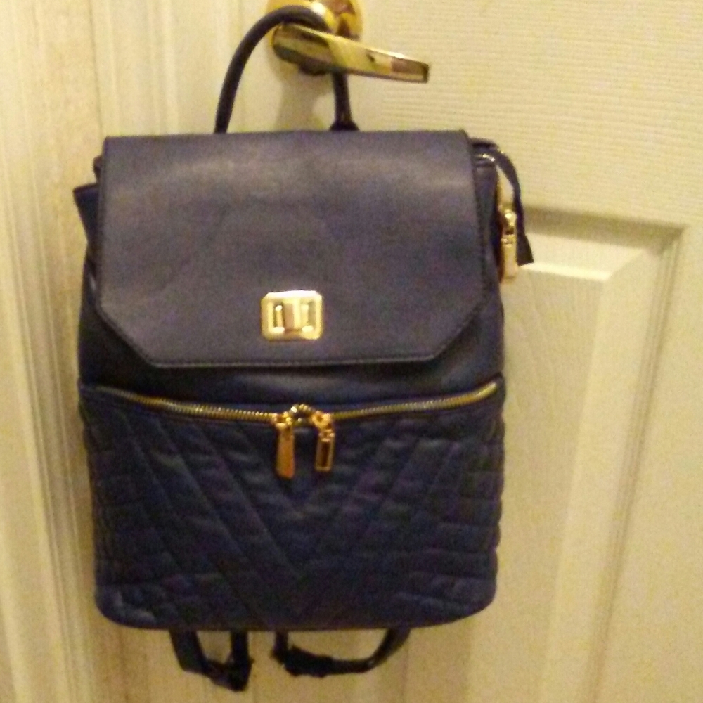 Isabelle Backack - image 1